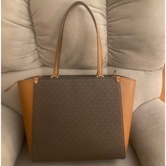 NEW AUTHENTIC Michael Kors tote - Picture 3 of 12